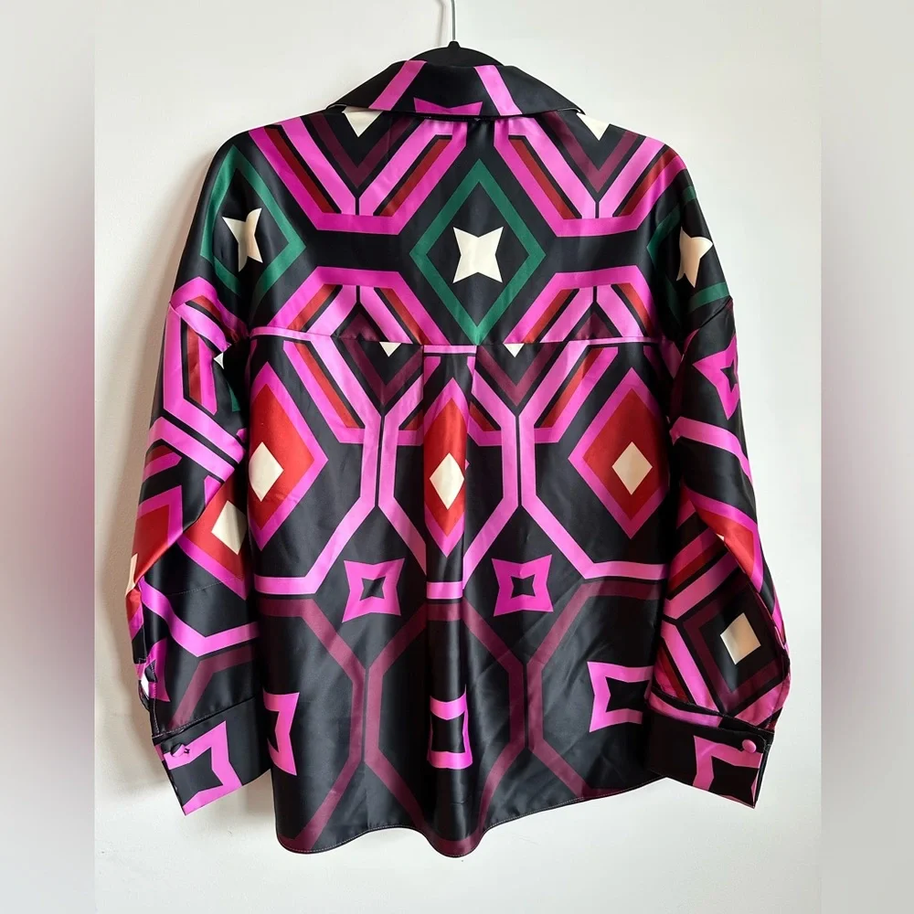 CIEBON Voluminous Button Down Geo Top - Picture 3 of 8